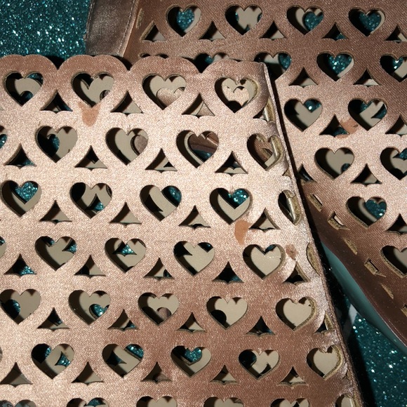 Betsey Johnson peep nude hearts satin 8 - Picture 3 of 8